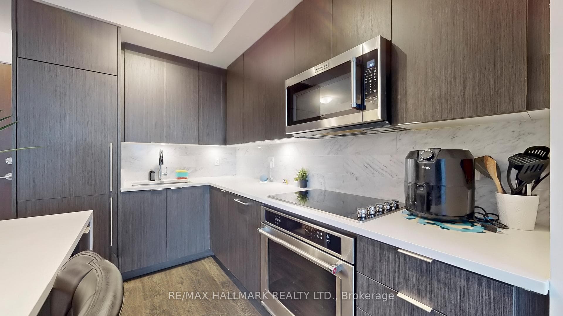 38 Iannuzzi Street Unit 1808 photo 6