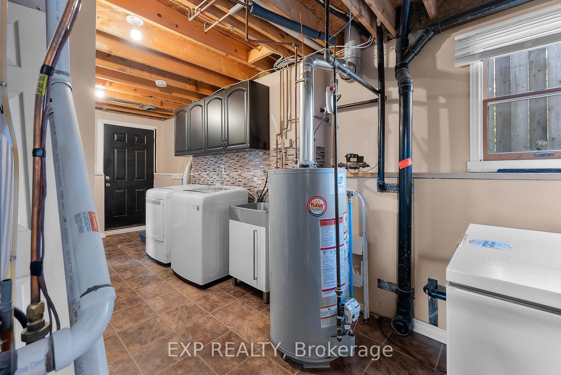 347 HELEN Street photo 29