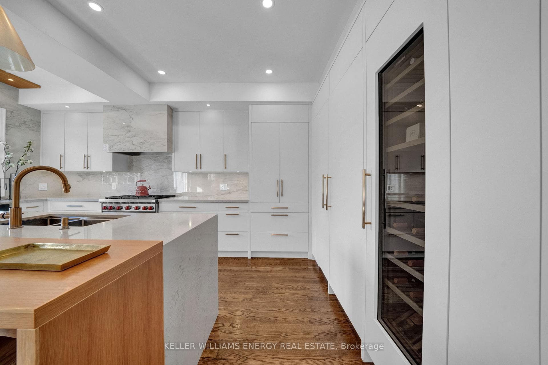 402 Bovin Avenue photo 4