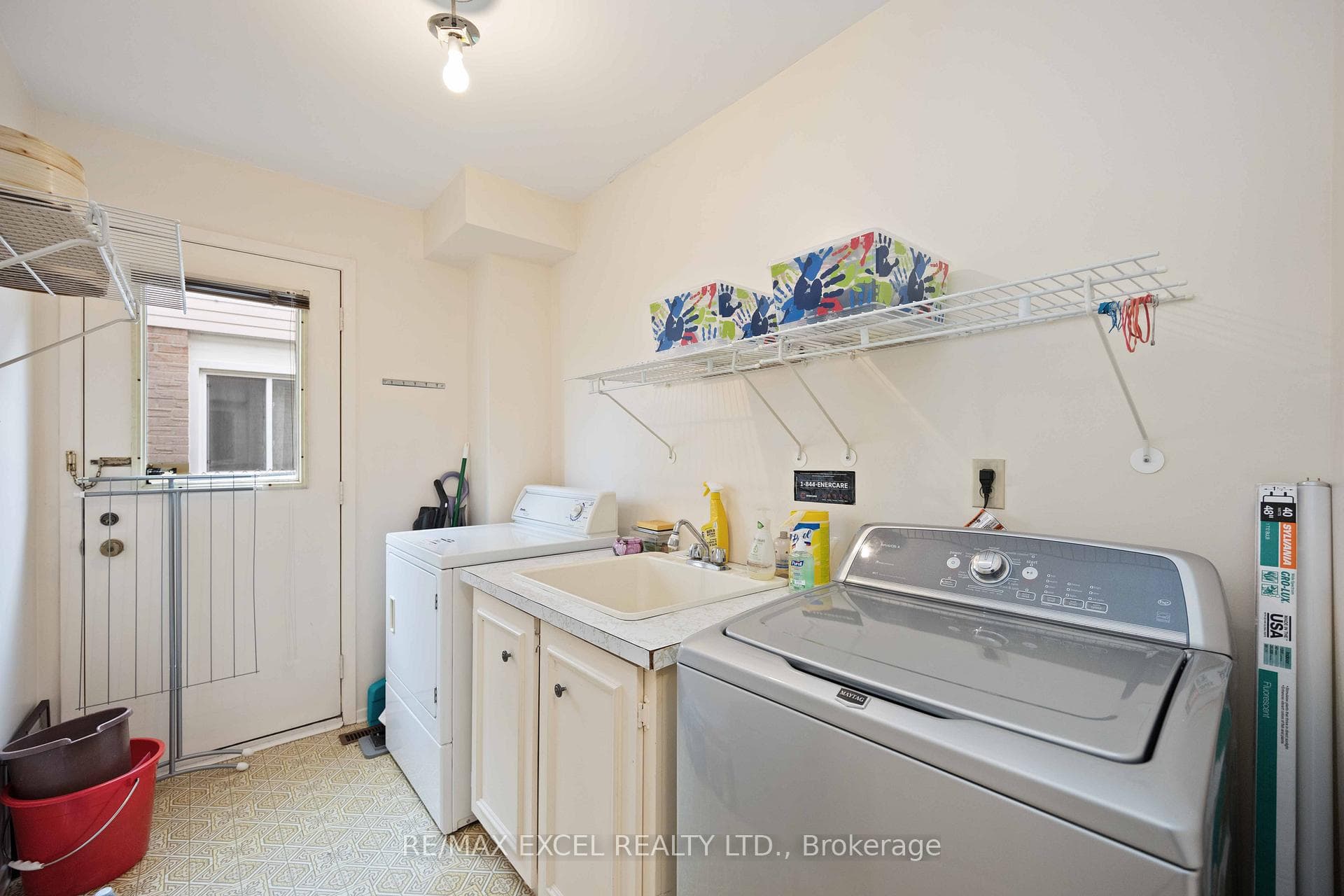 8 Holm Crescent photo 16