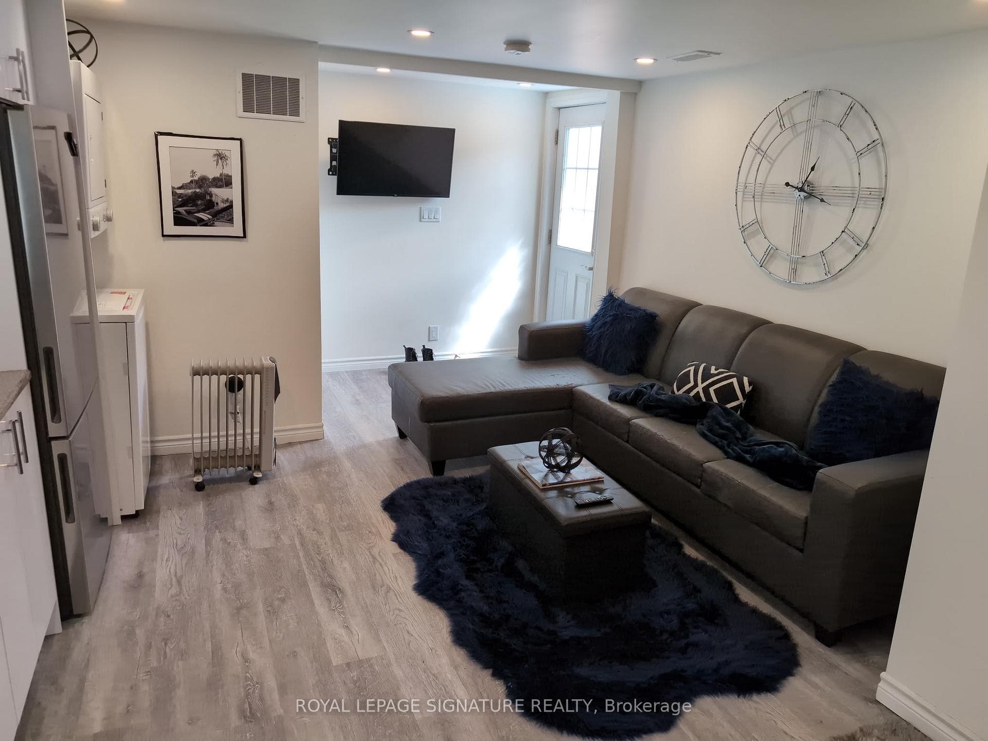 5749 Lakeshore Road Unit 3 photo 5