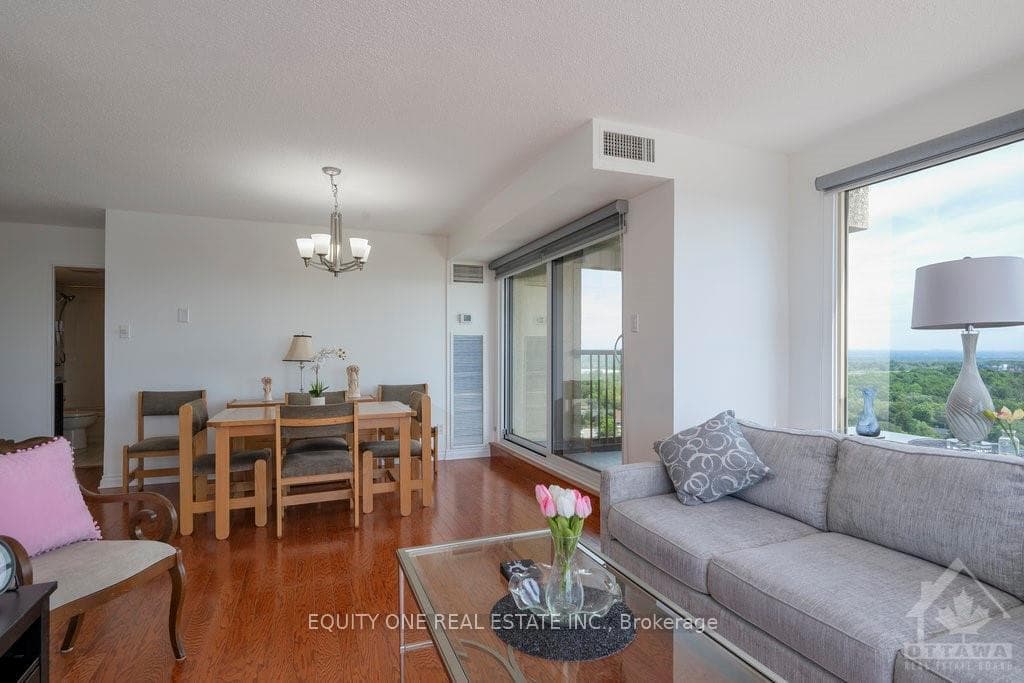 545 ST LAURENT Boulevard Unit 2407 photo 10