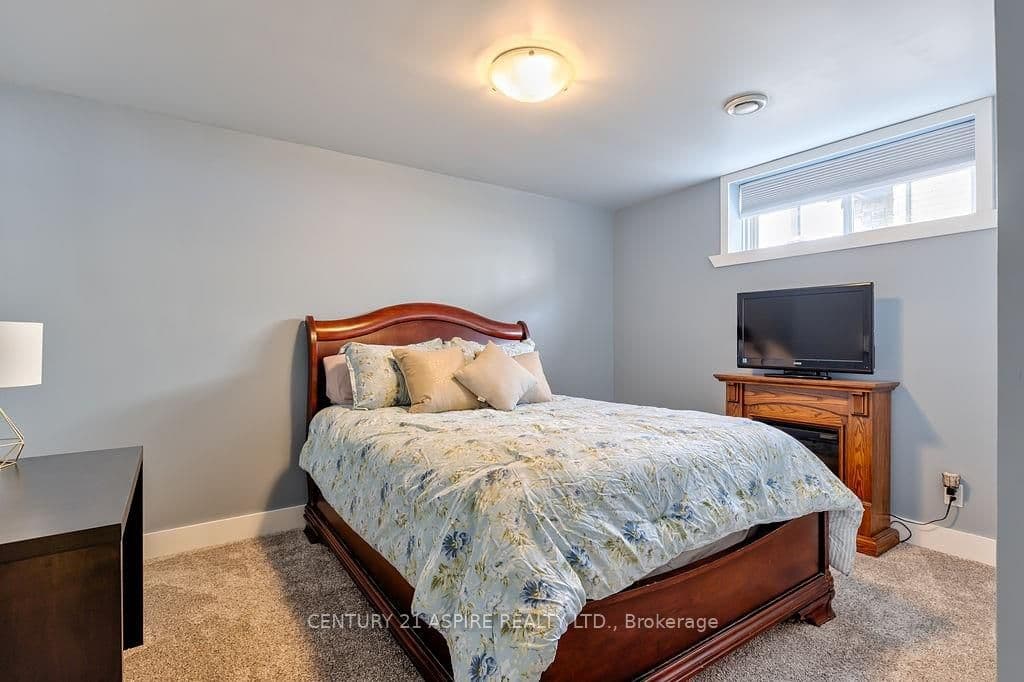 37 NOBLE Crescent photo 23