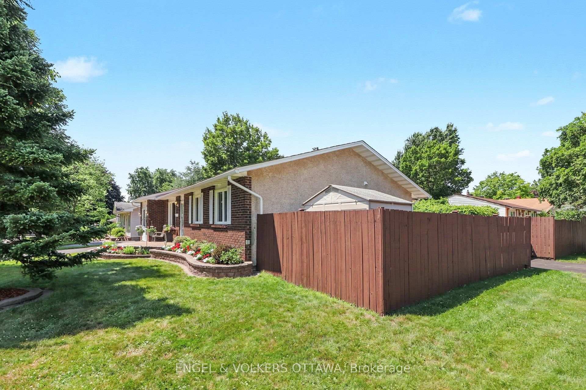 1331 Alloway Crescent photo 31