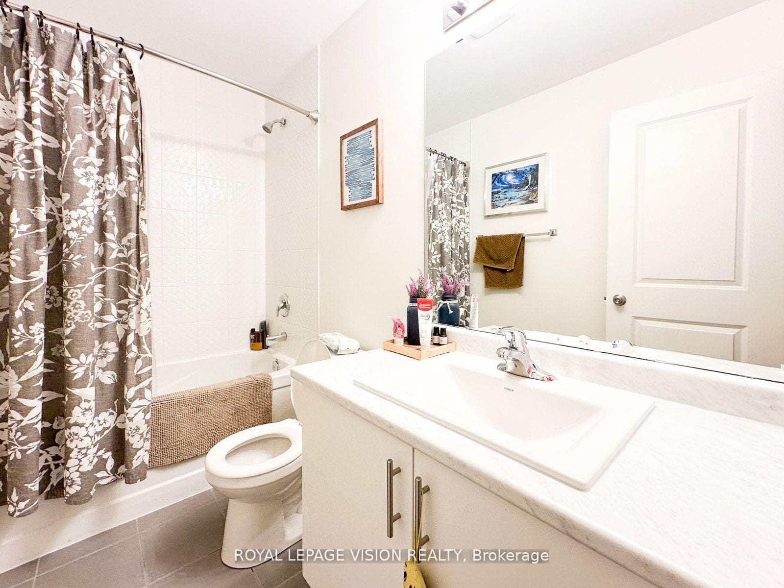 74 Caspian Square photo 17
