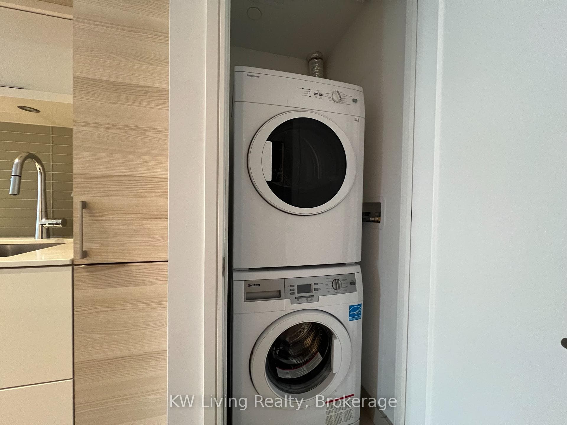 88 Scott Street Unit 1810 photo 32