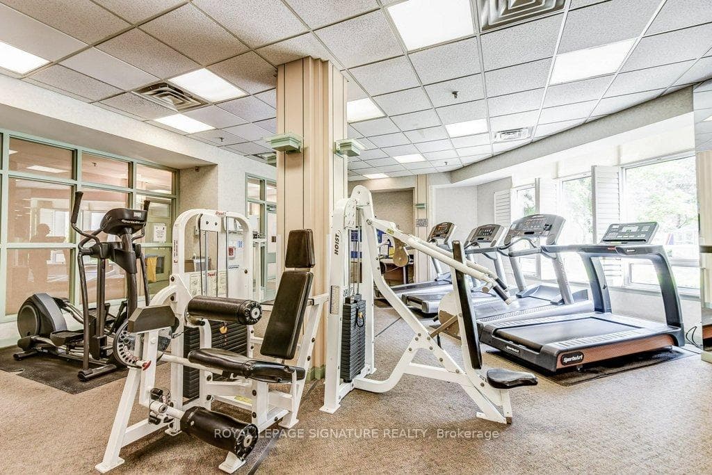 88 Corporate Drive Unit 1817 photo 39