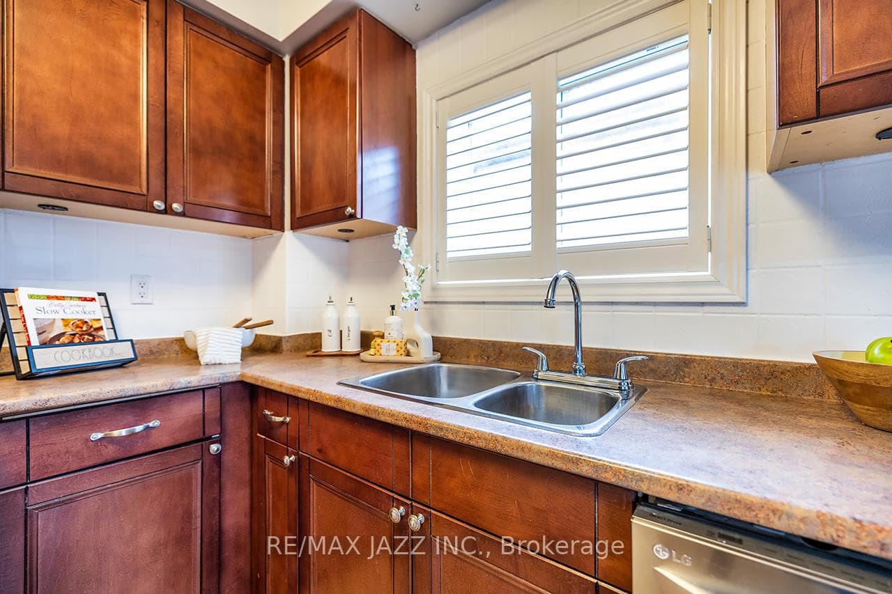 1543 Fieldgate Drive photo 24