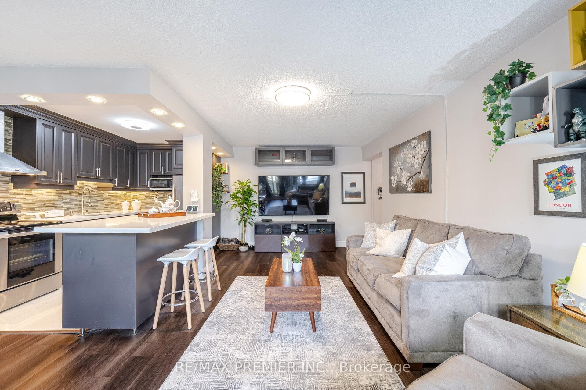 10 Sunrise Avenue Unit 215 photo 7