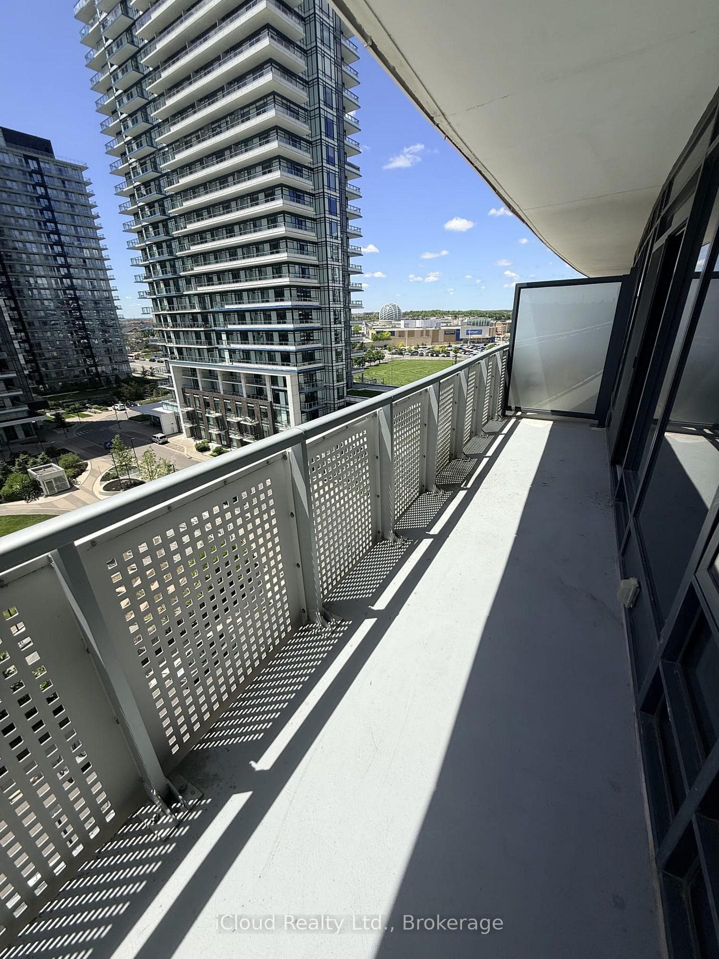 2520 Eglinton Avenue Unit 621 photo 4