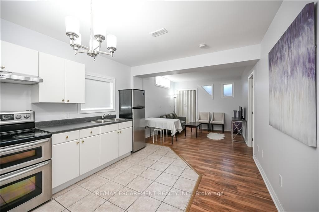 296 WINTERBERRY Drive Unit LOWER photo 6