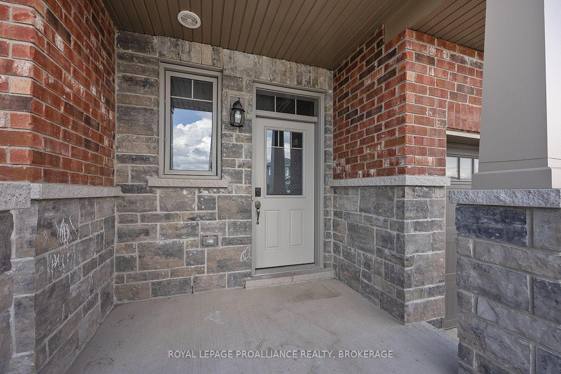 184 Dr Richard James Crescent photo 4