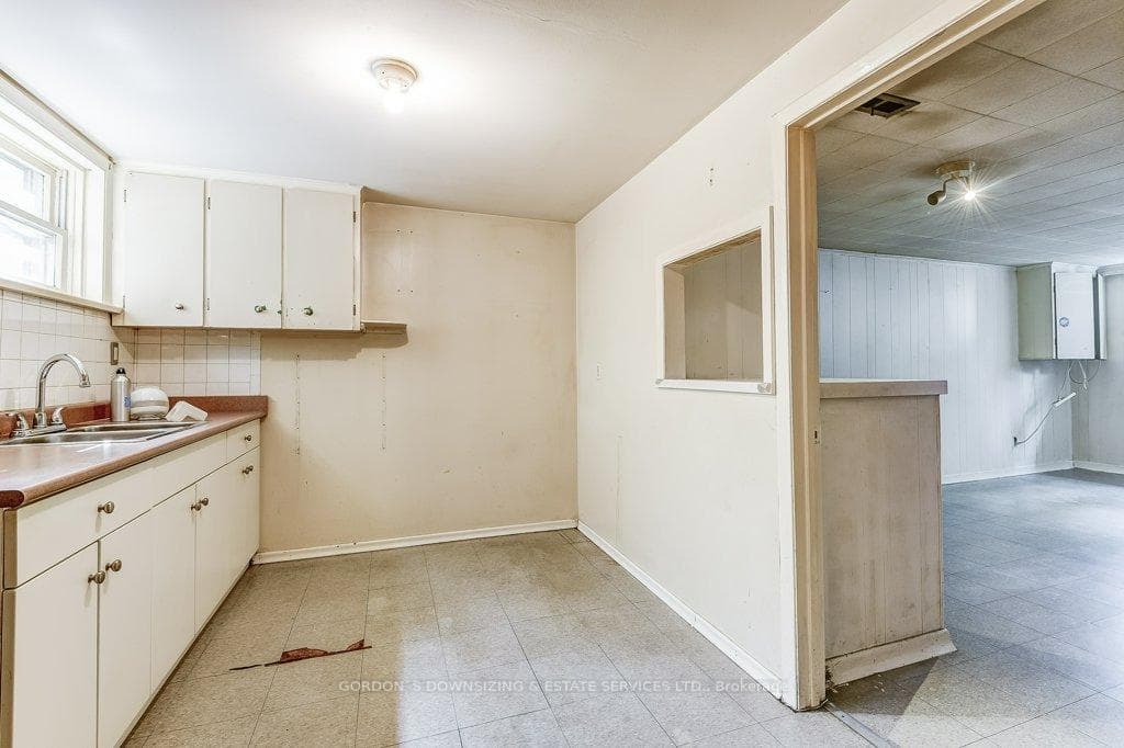 97 Mc Roberts Avenue photo 38