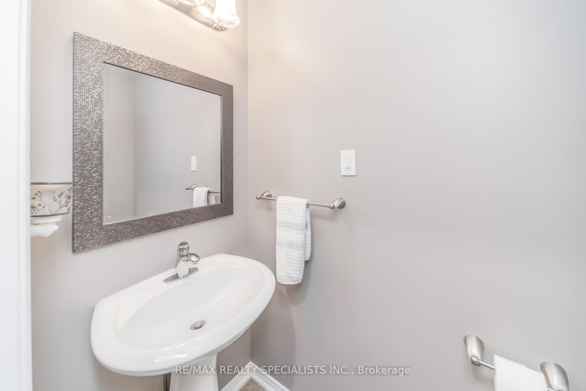77 McMaster Road photo 28