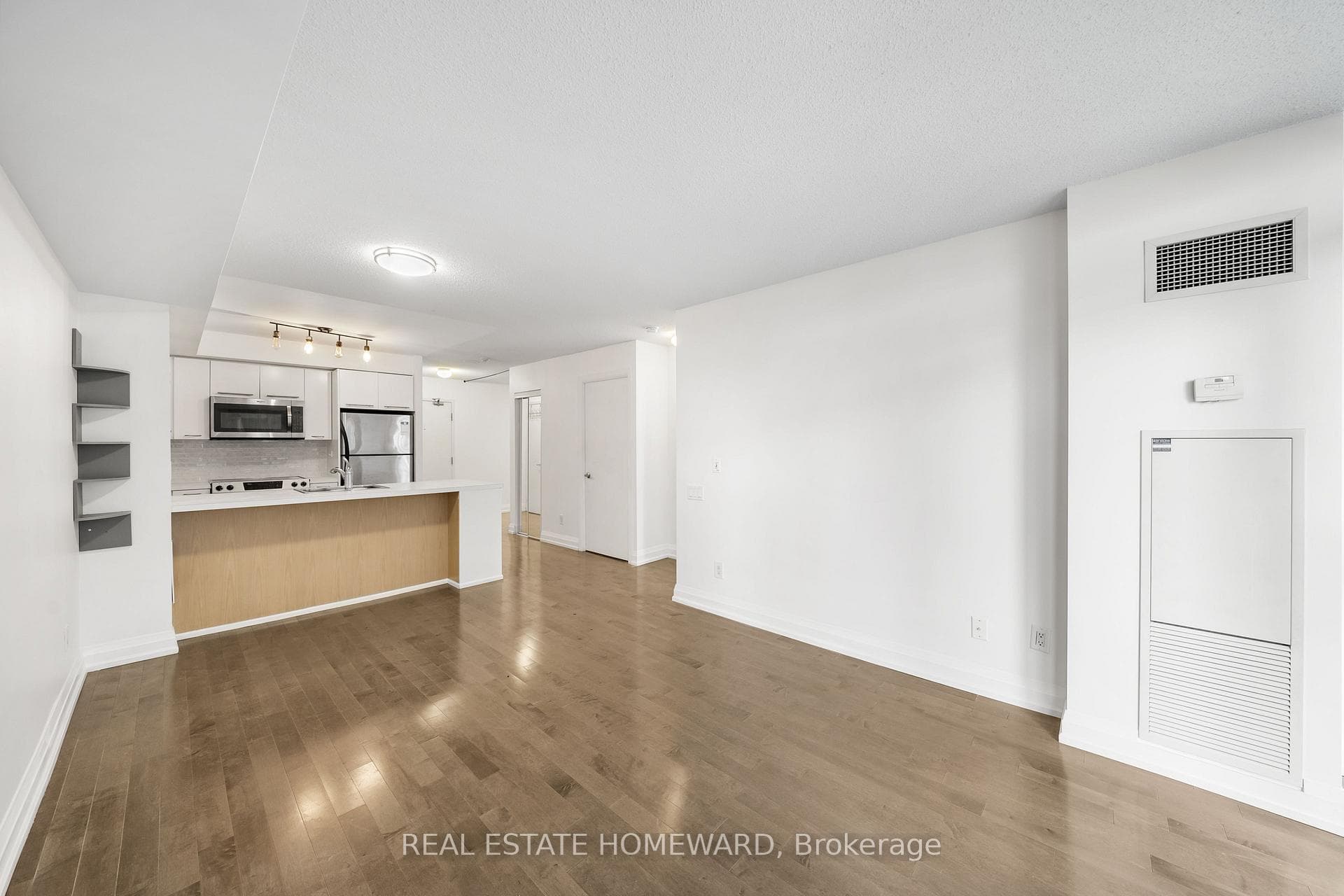 21 Carlton Street Unit 1006 photo 12