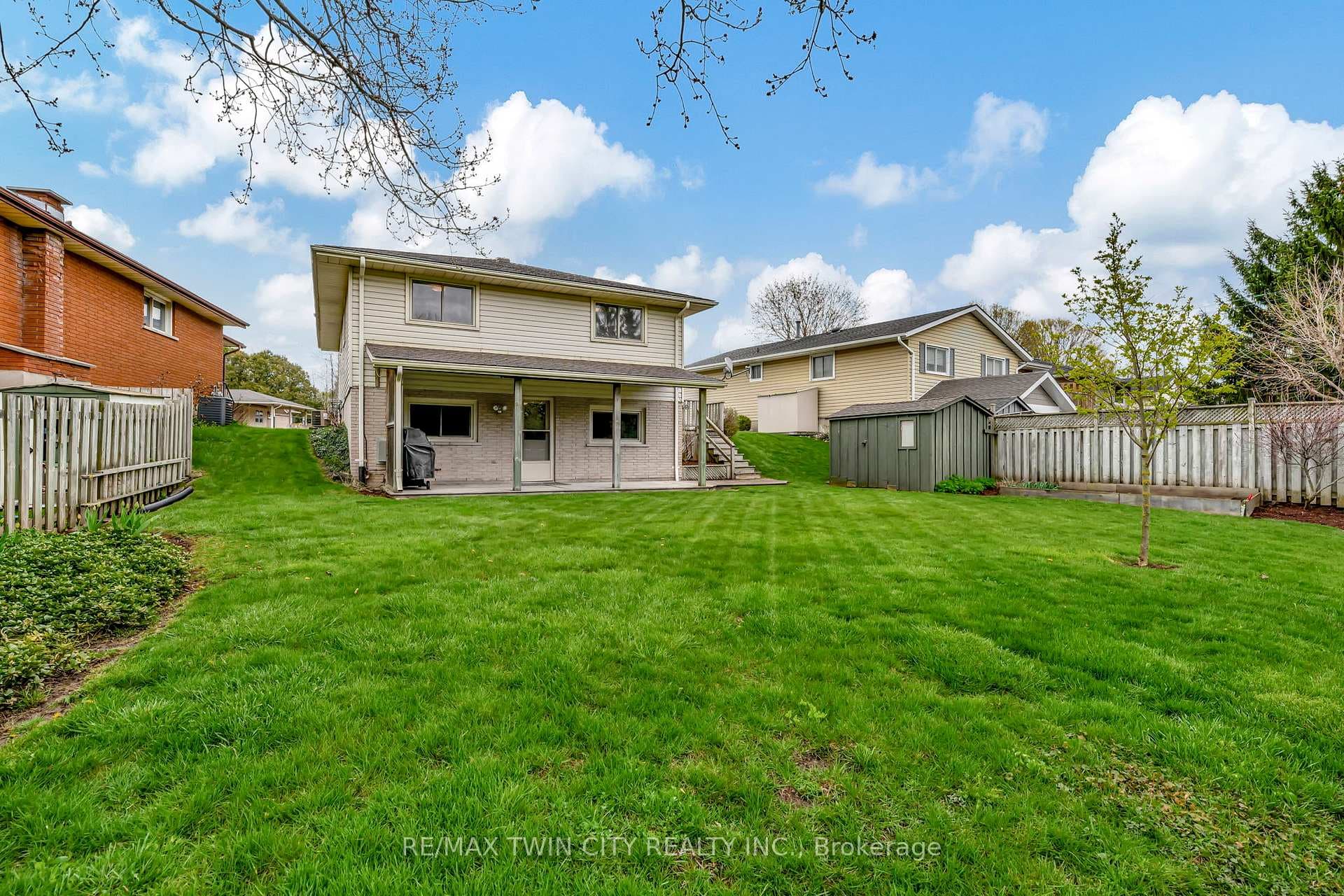 438 Lampman Place photo 27