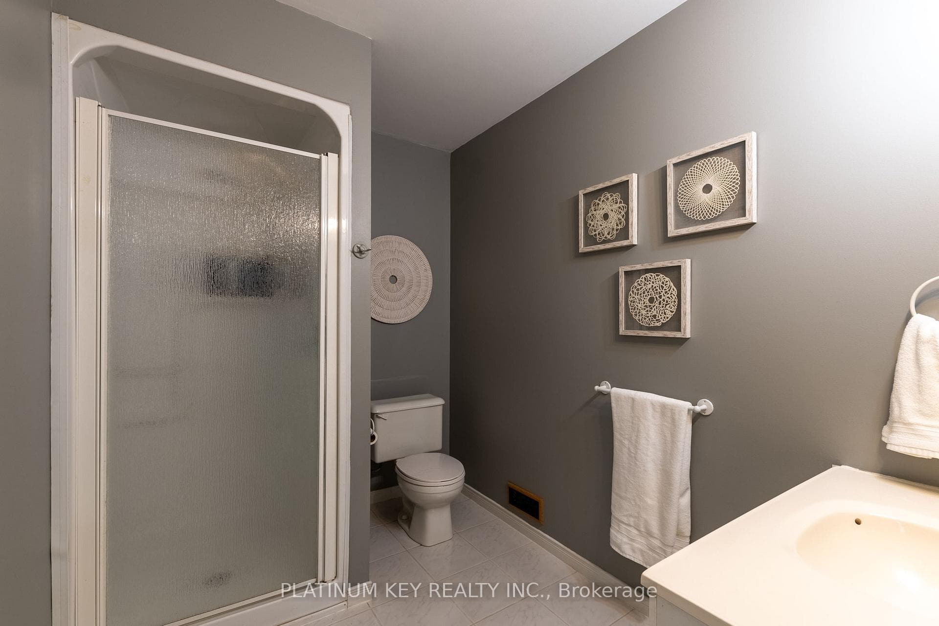 72 Juniper Crescent photo 24