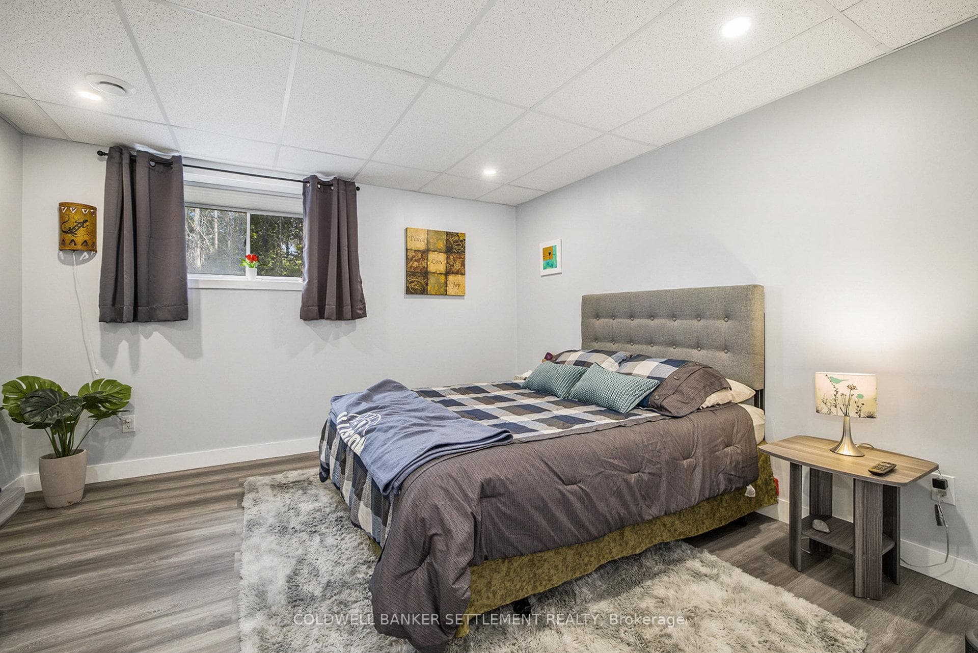 77 Diane Drive photo 32