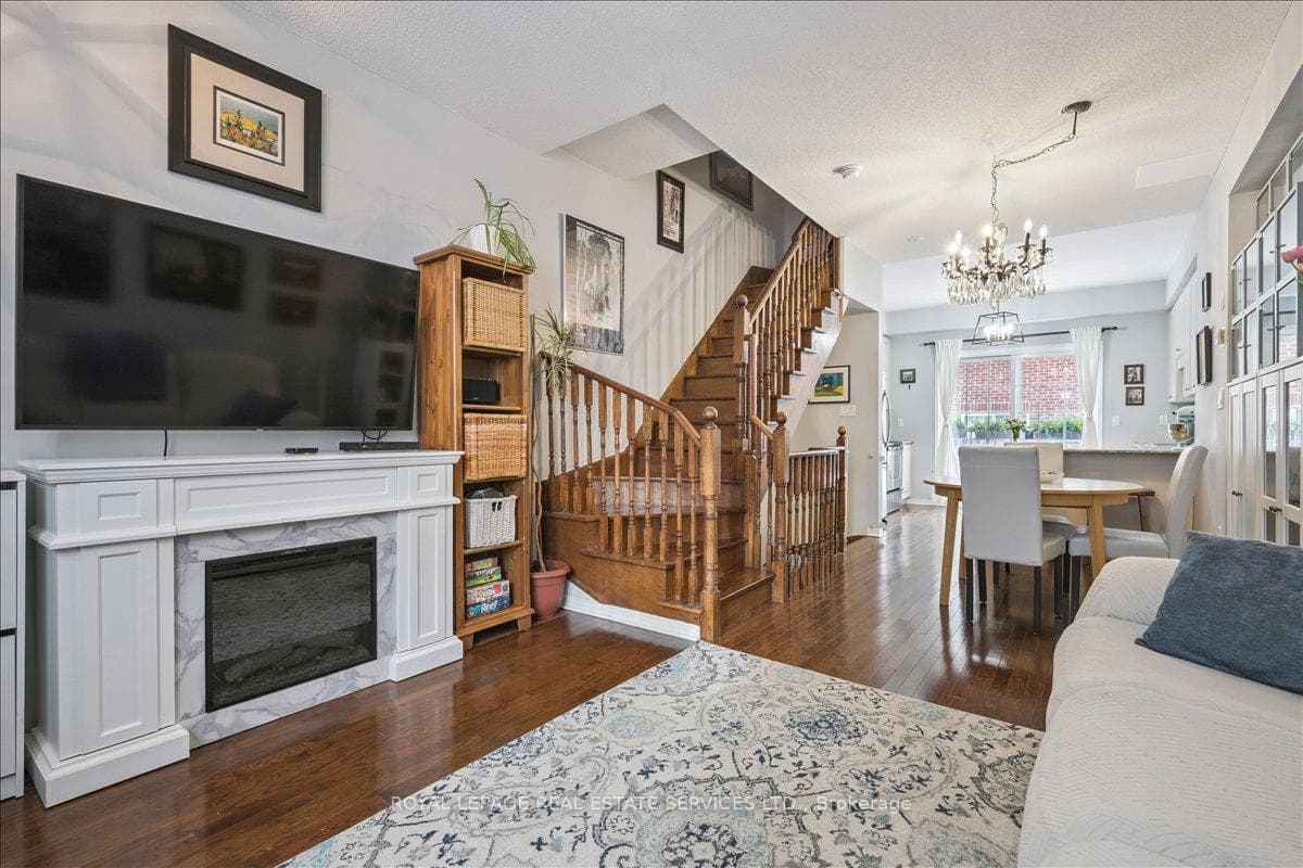 101 The Queensway N/A Unit TH2 photo 10