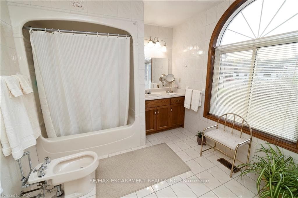 266 Sumach Drive photo 22