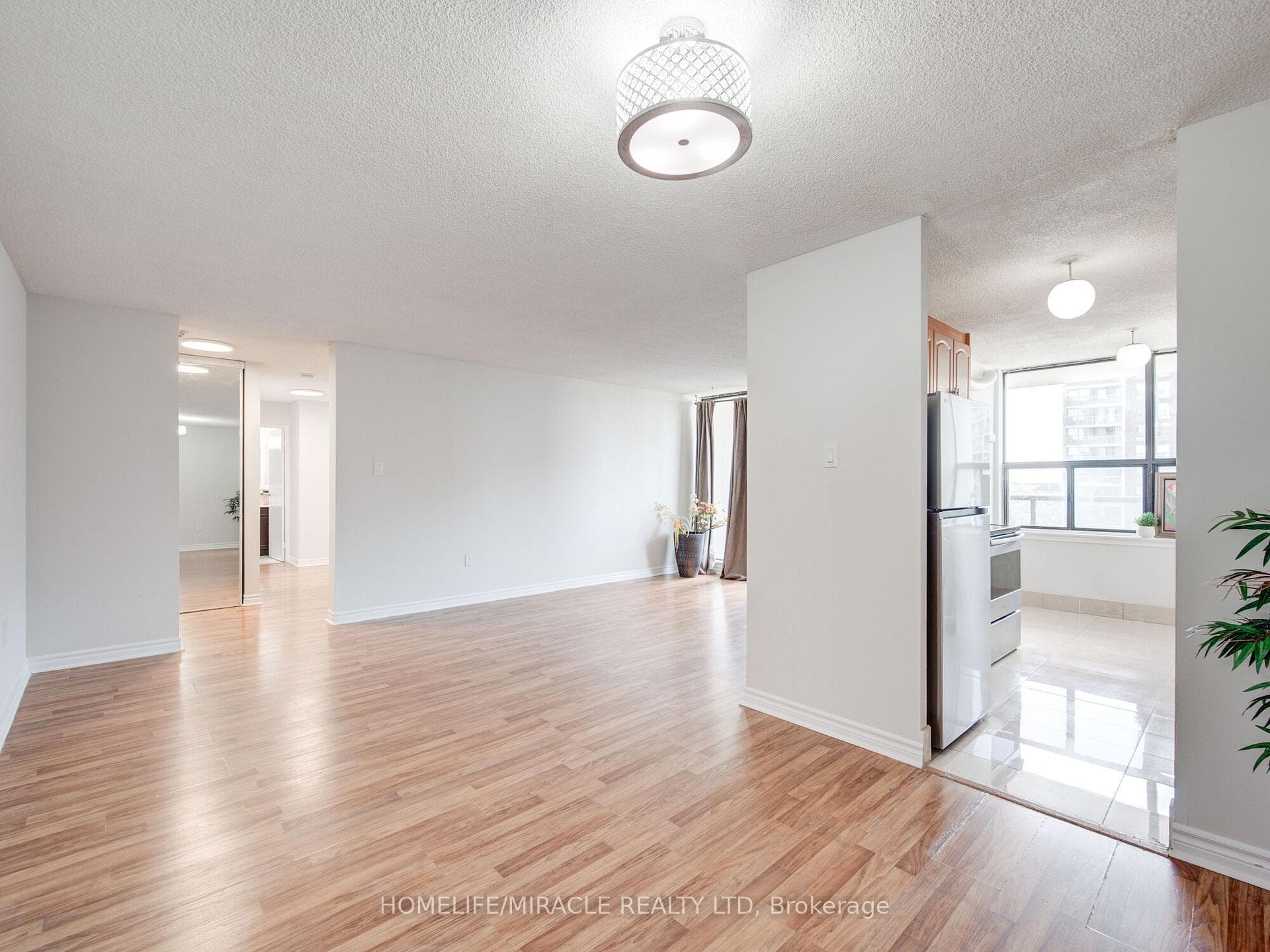 4 Kings Cross Road Unit 1404 photo 17