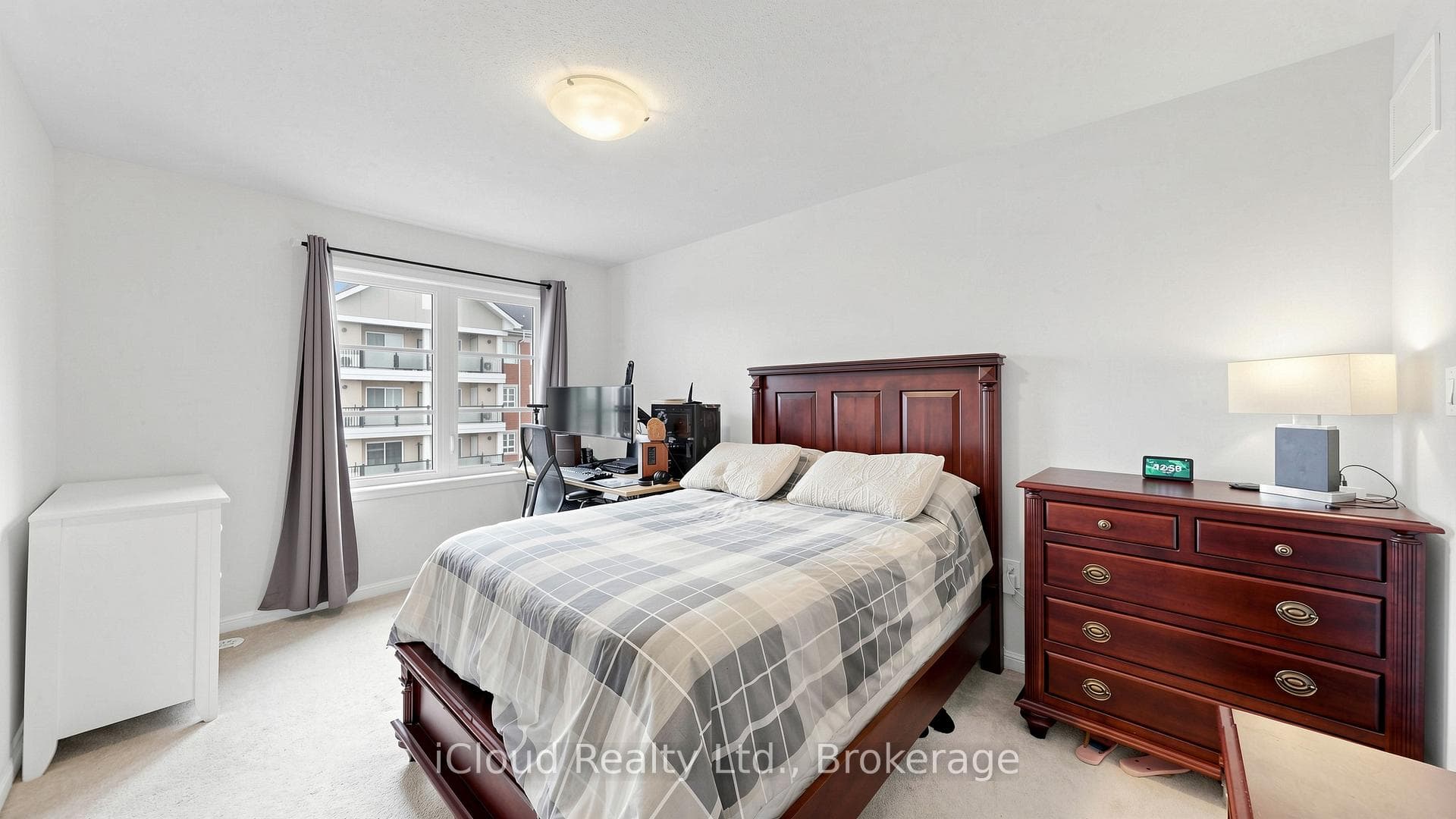 118 Baycliffe Crescent photo 14
