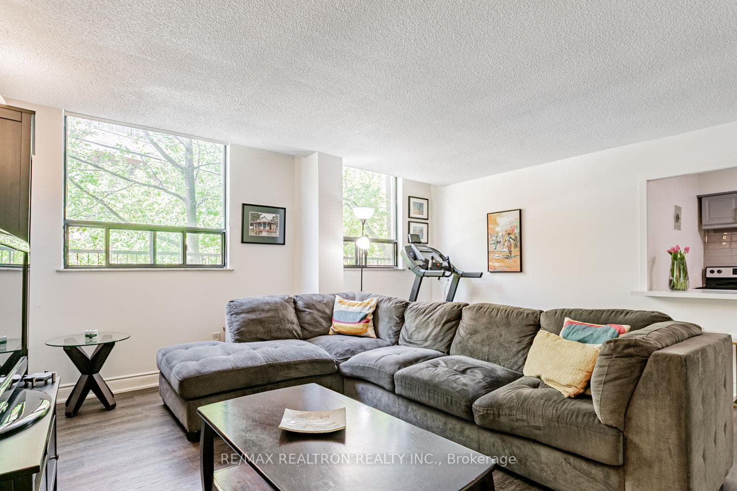 22 Shallmar Boulevard Unit 108 photo 2