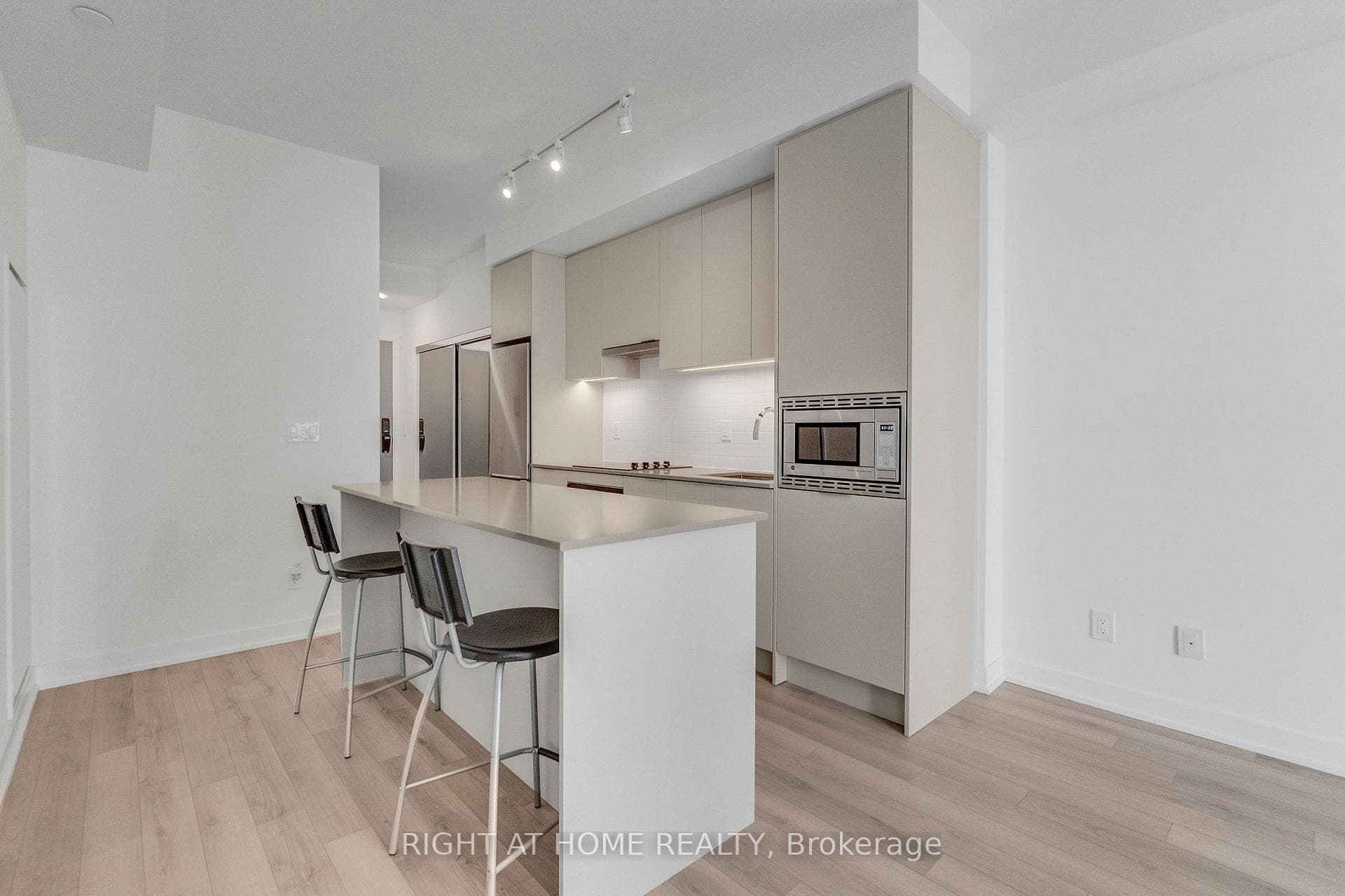 3071 Trafalgar Road Unit 902 photo 14
