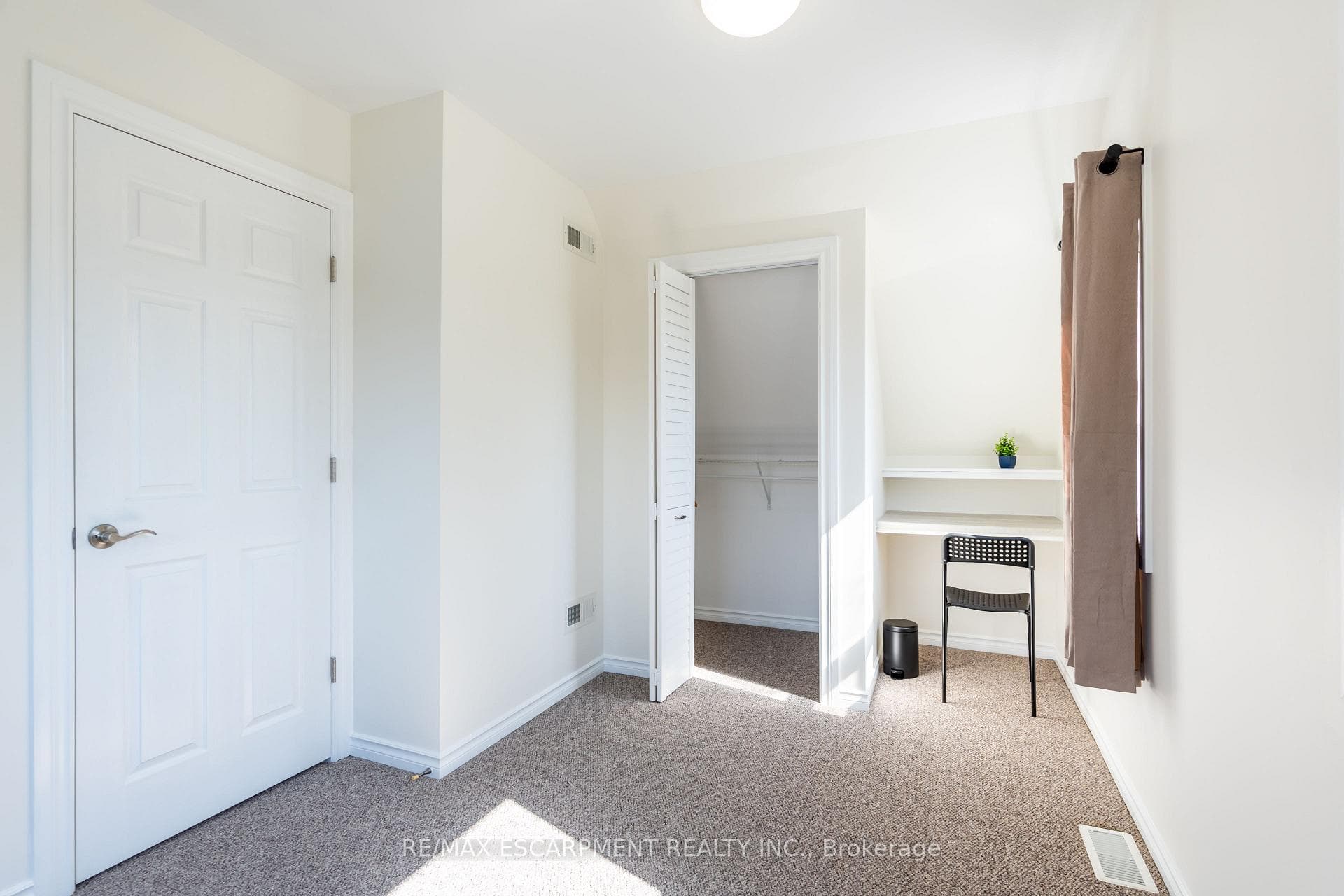 621 Rosseau Road photo 27