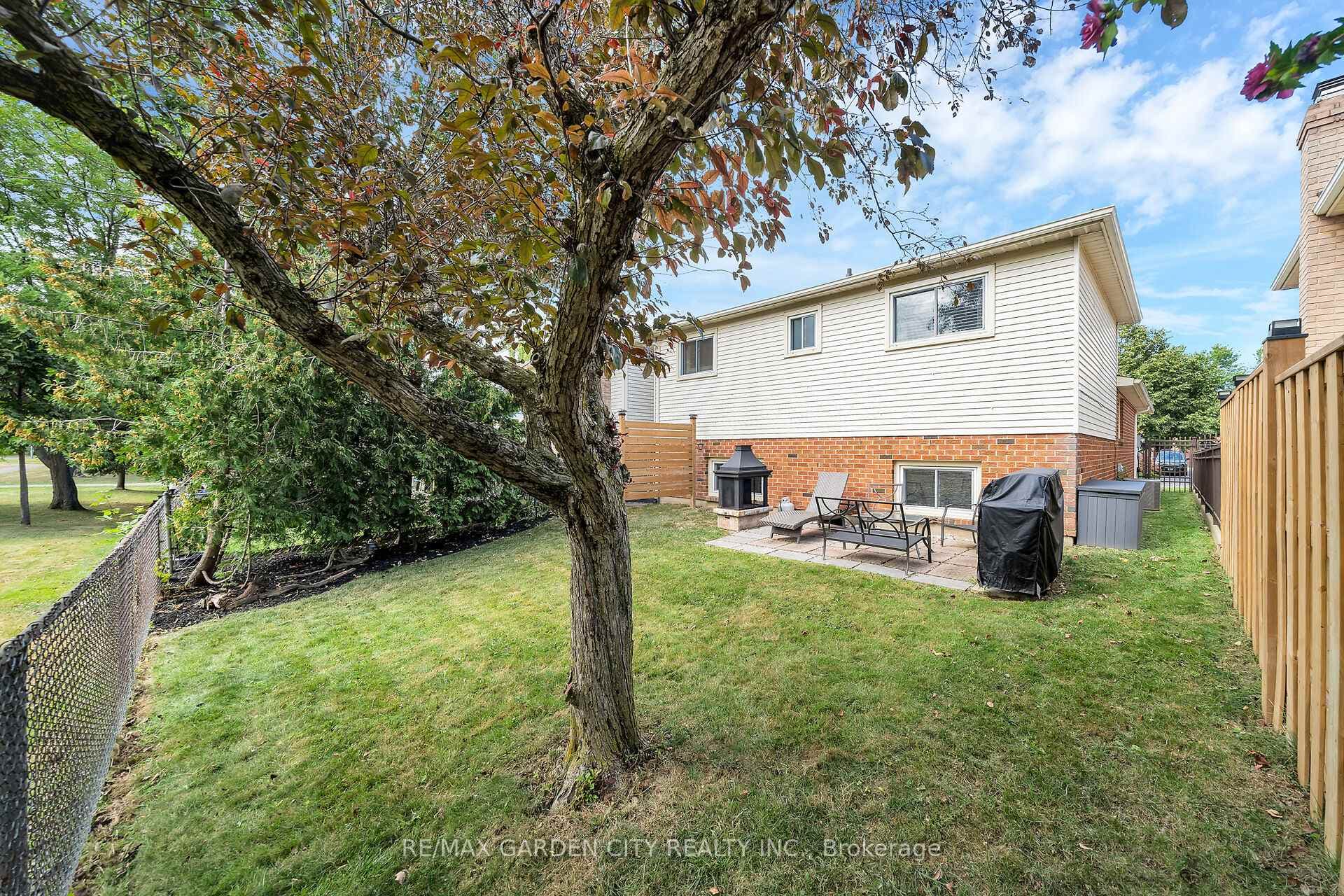 41 SANDRA Crescent photo 29