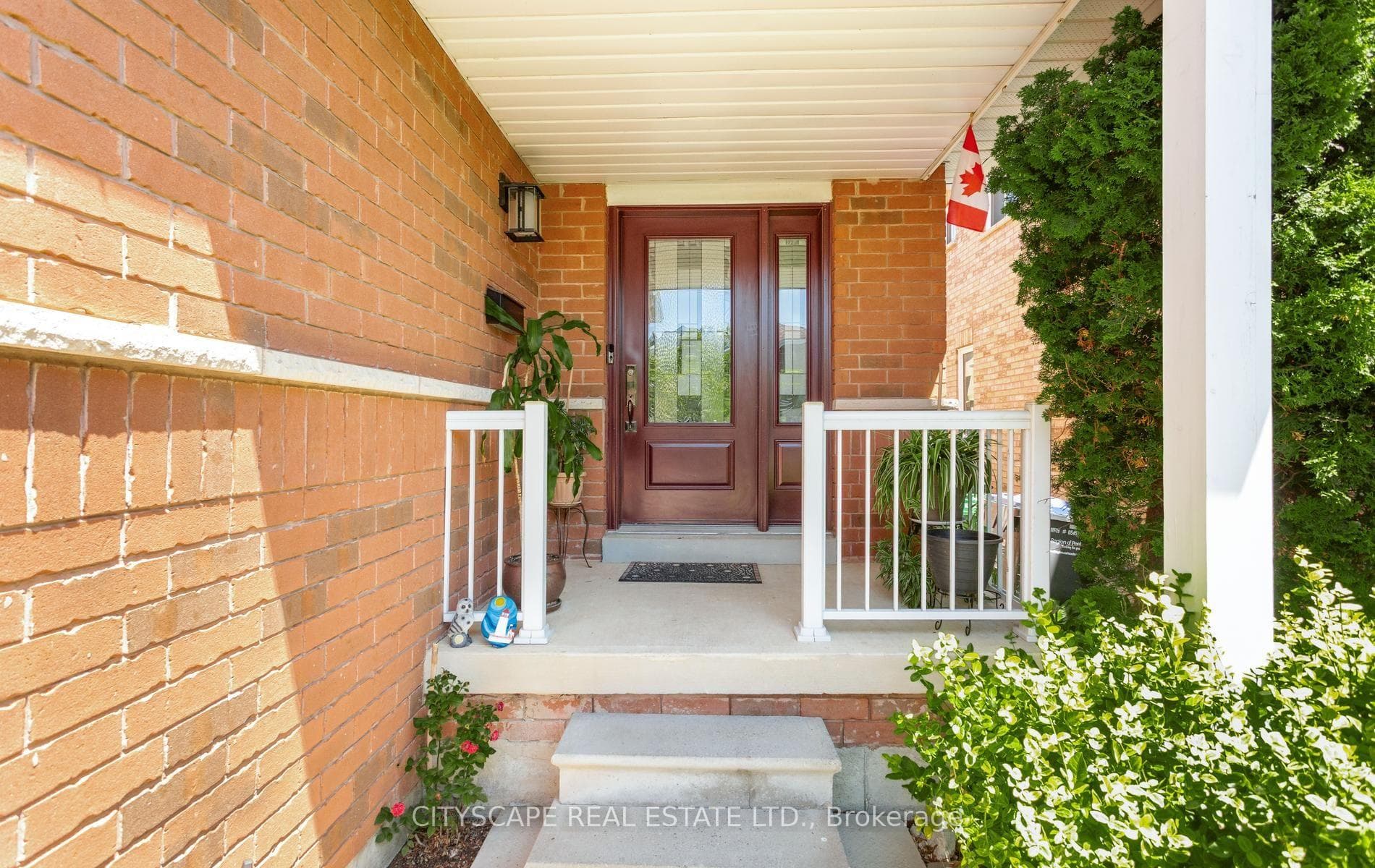 5685 Topaz Place photo 2