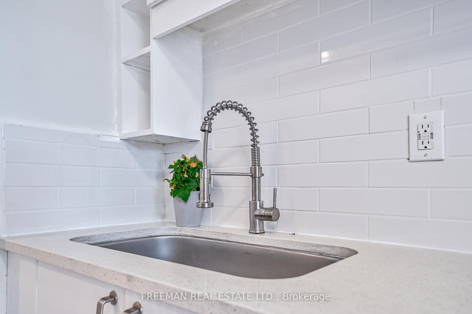 476 Clinton Street photo 12