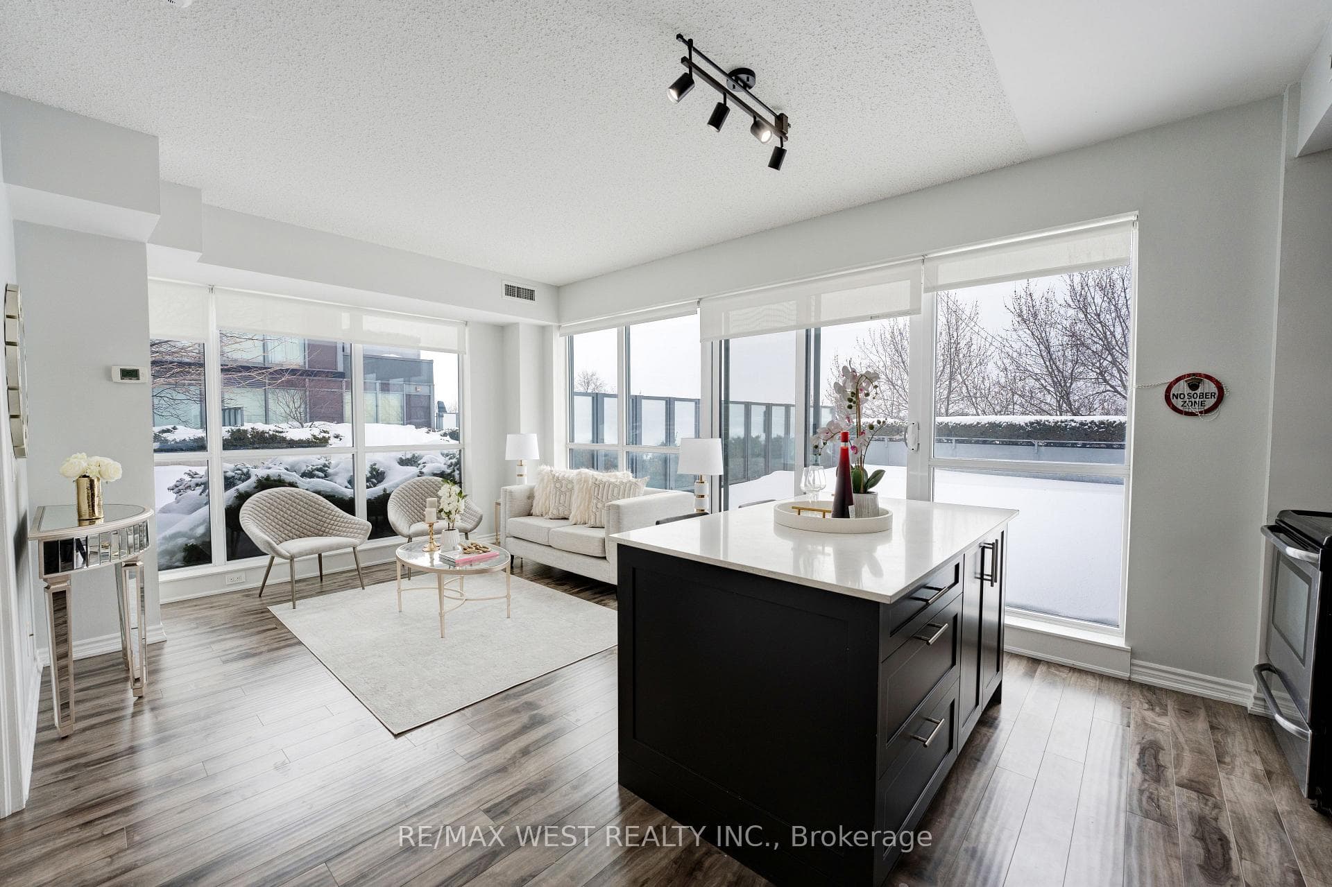 15 James Finlay Way Unit 625 photo 9