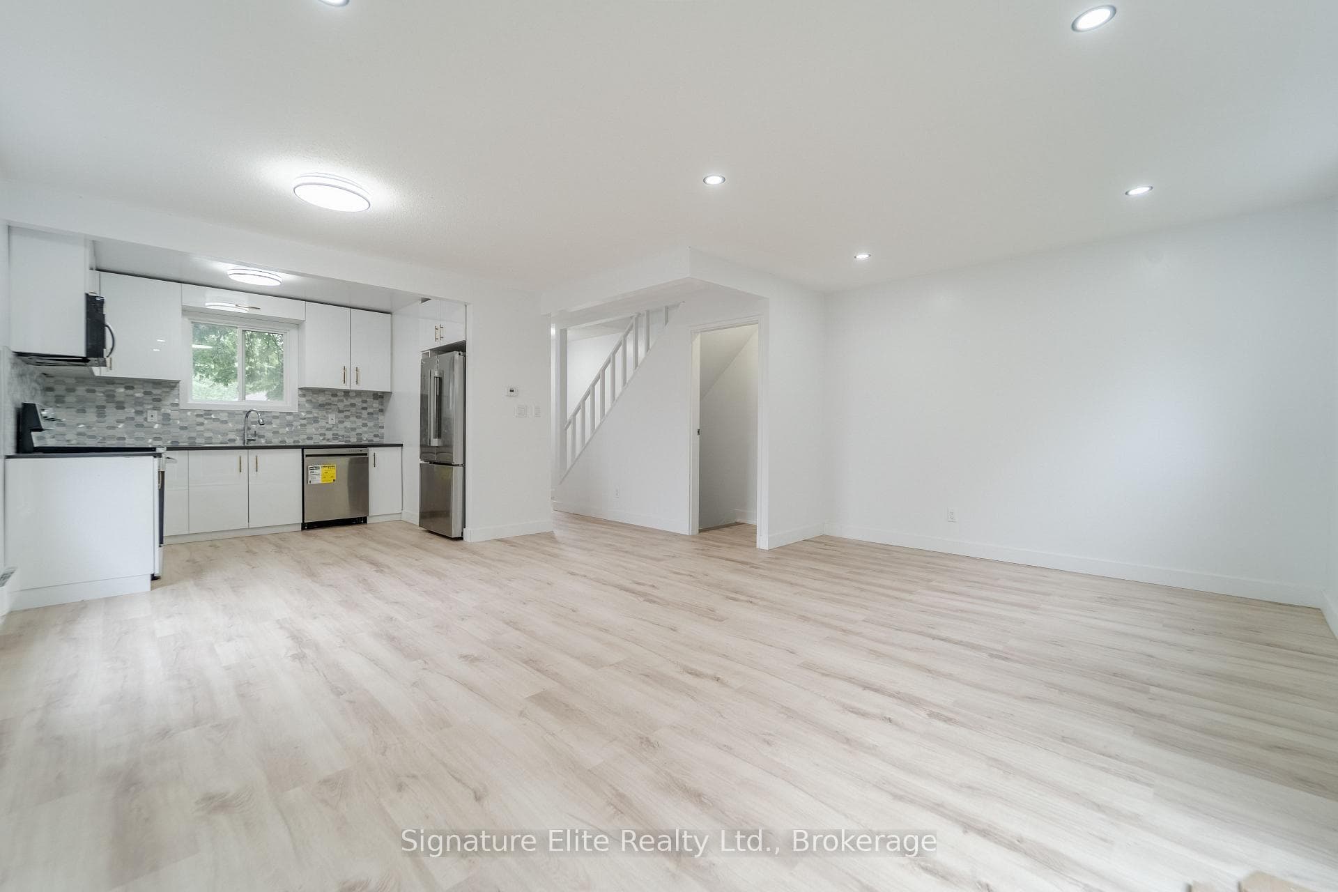 1118 Aire Place photo 4