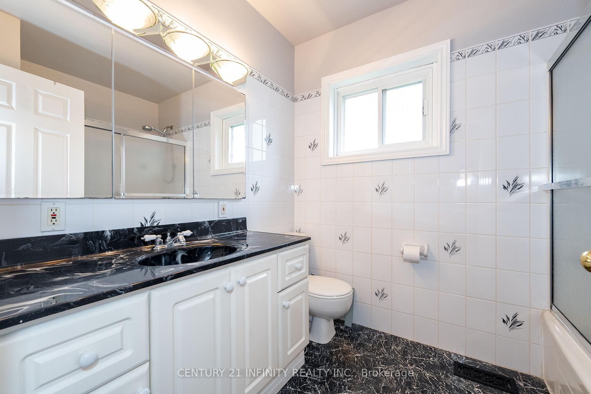 680 Marksbury Road photo 16