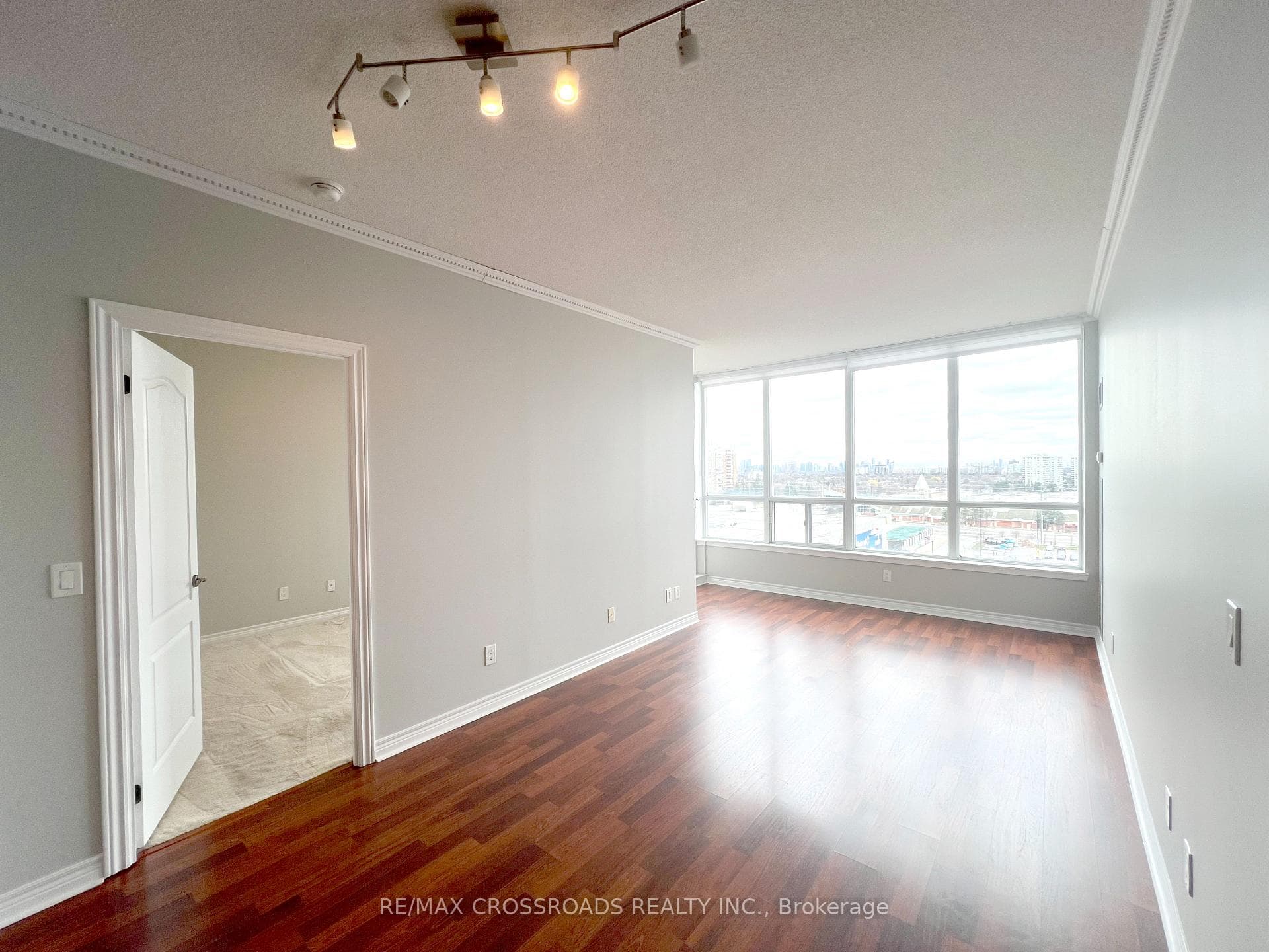 15 North Park Road Unit 1004 photo 4