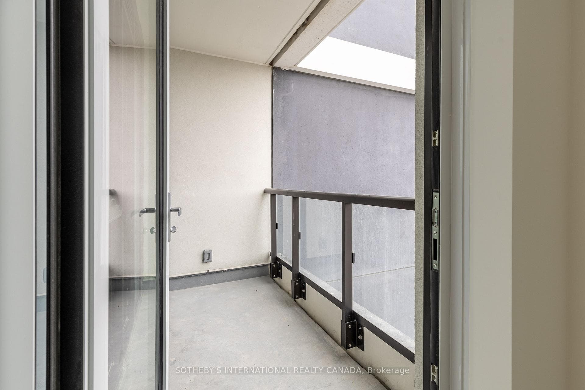 858 Dupont Street Unit 610 photo 15