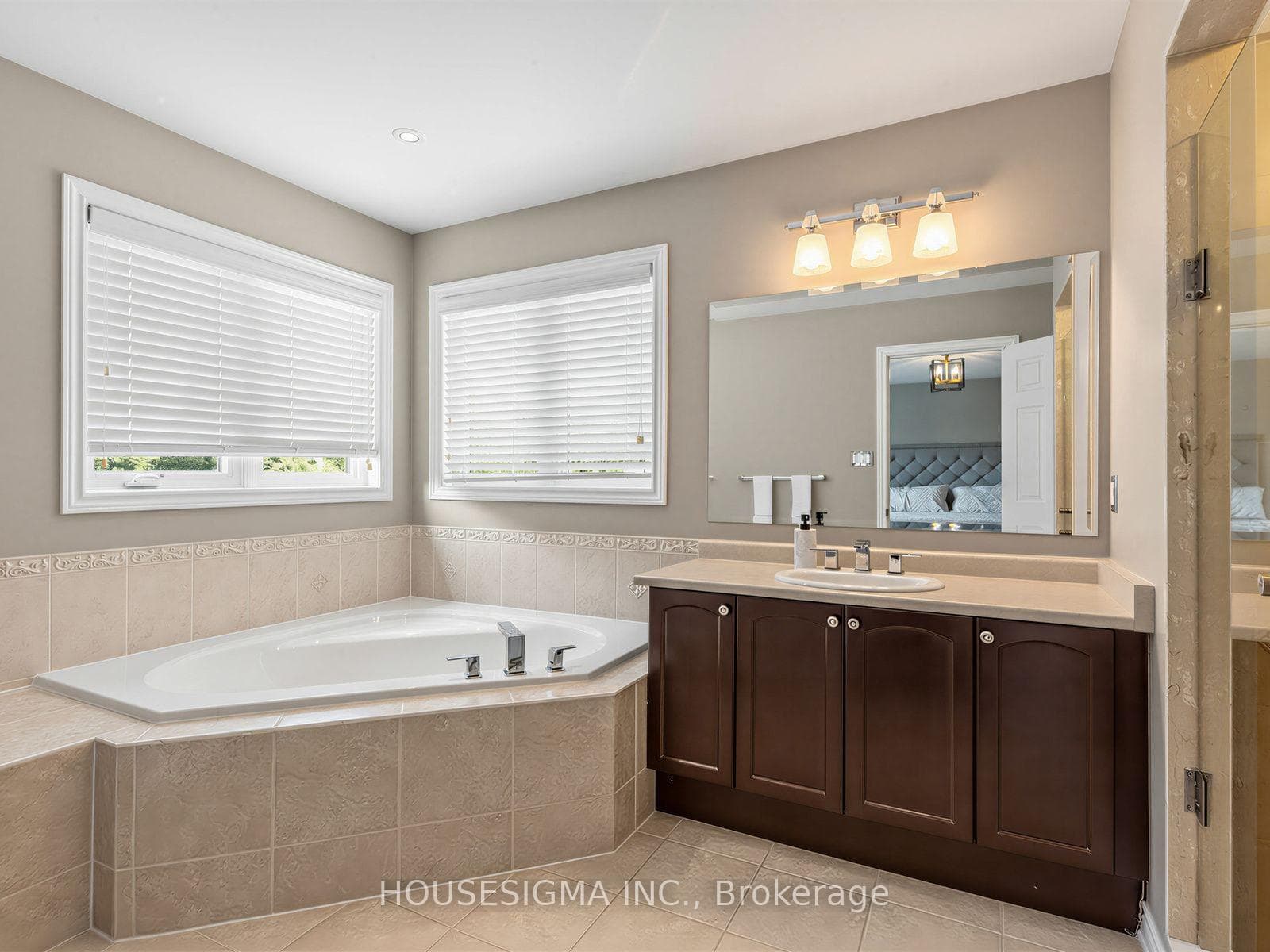 57 Chao Crescent photo 20