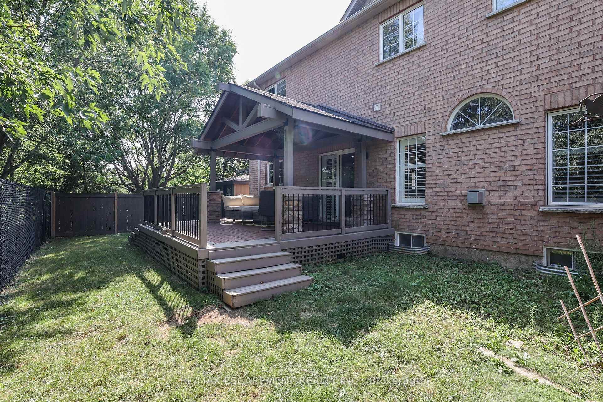 4 Ridgegate Place photo 4