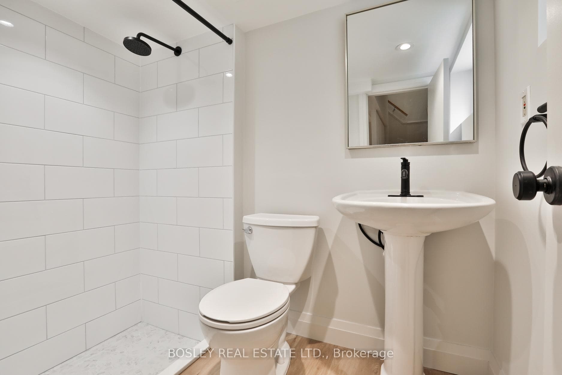 82 Belsize Drive photo 27