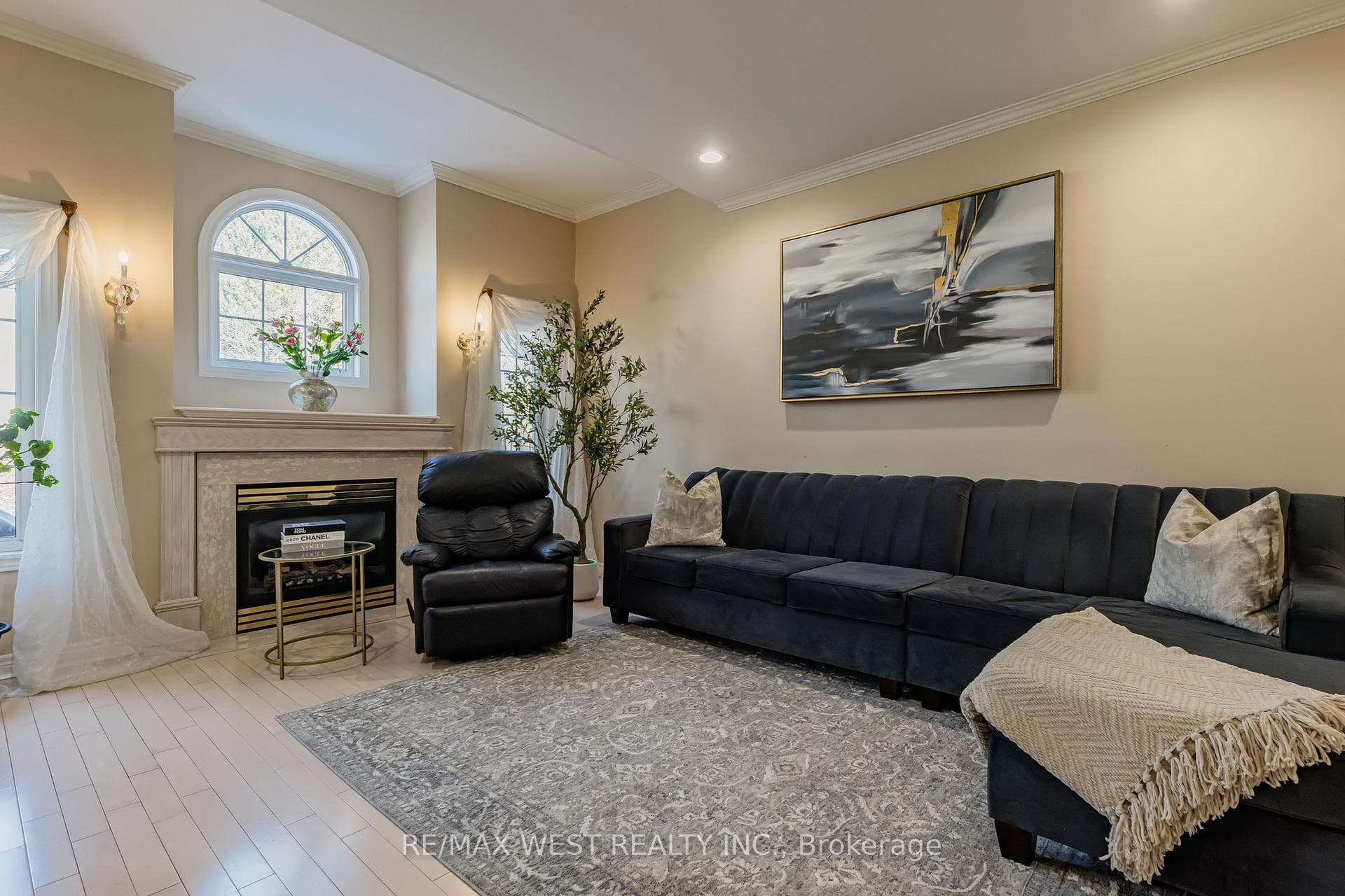 338 Mcbride Crescent photo 6