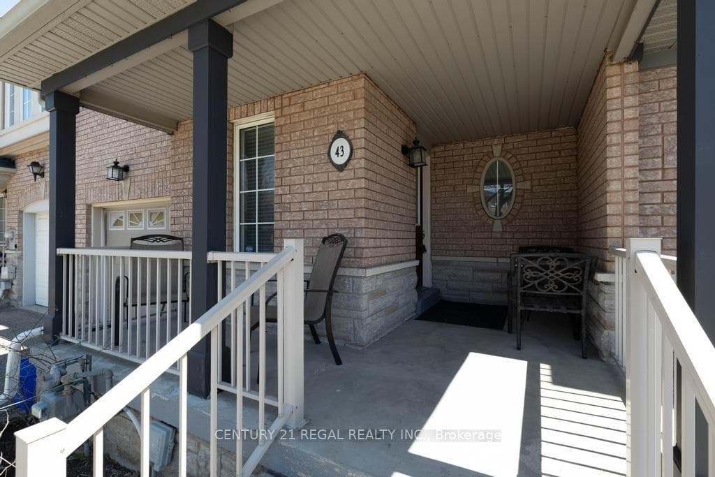 43 Waterton Crescent photo 3