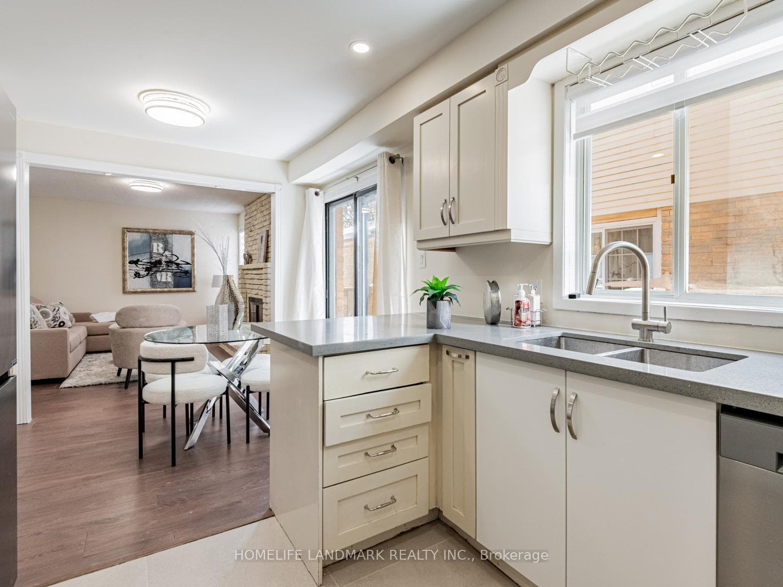 36 Greenbelt Crescent photo 10