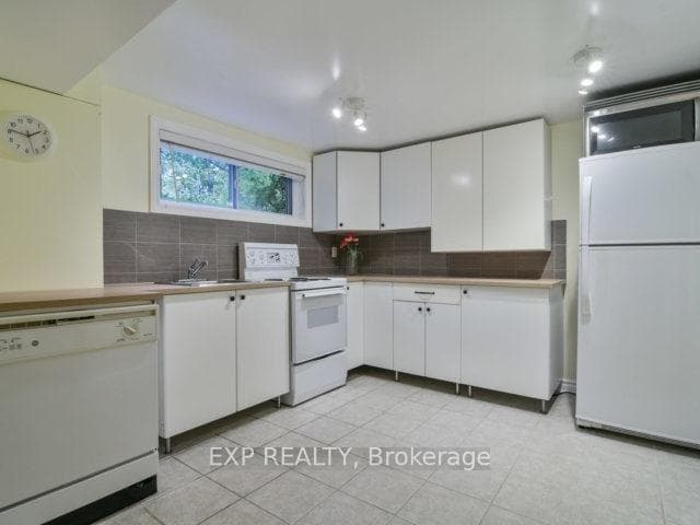 1288 Daimler Road photo 13