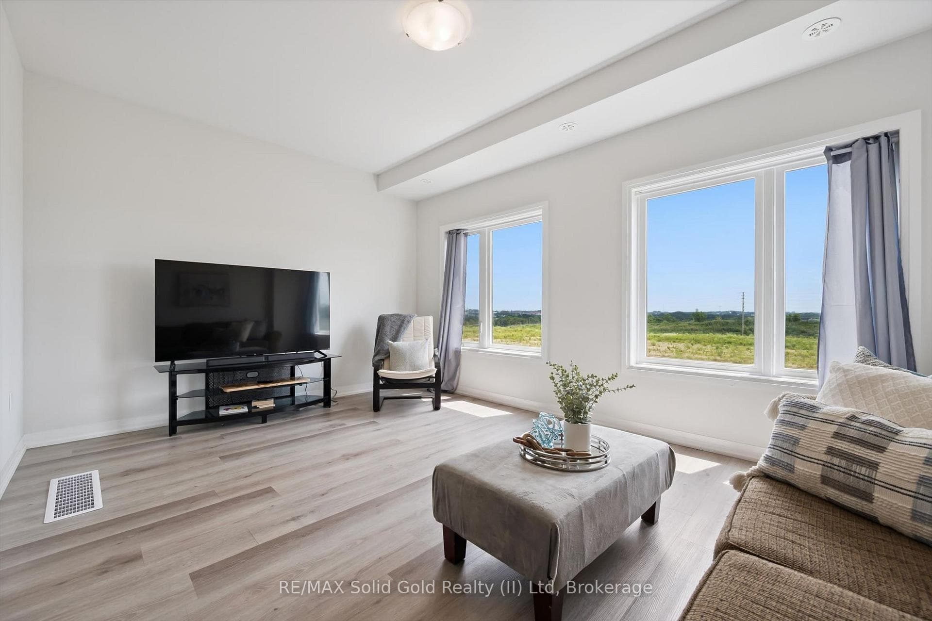 155 Equestrian Way photo 20