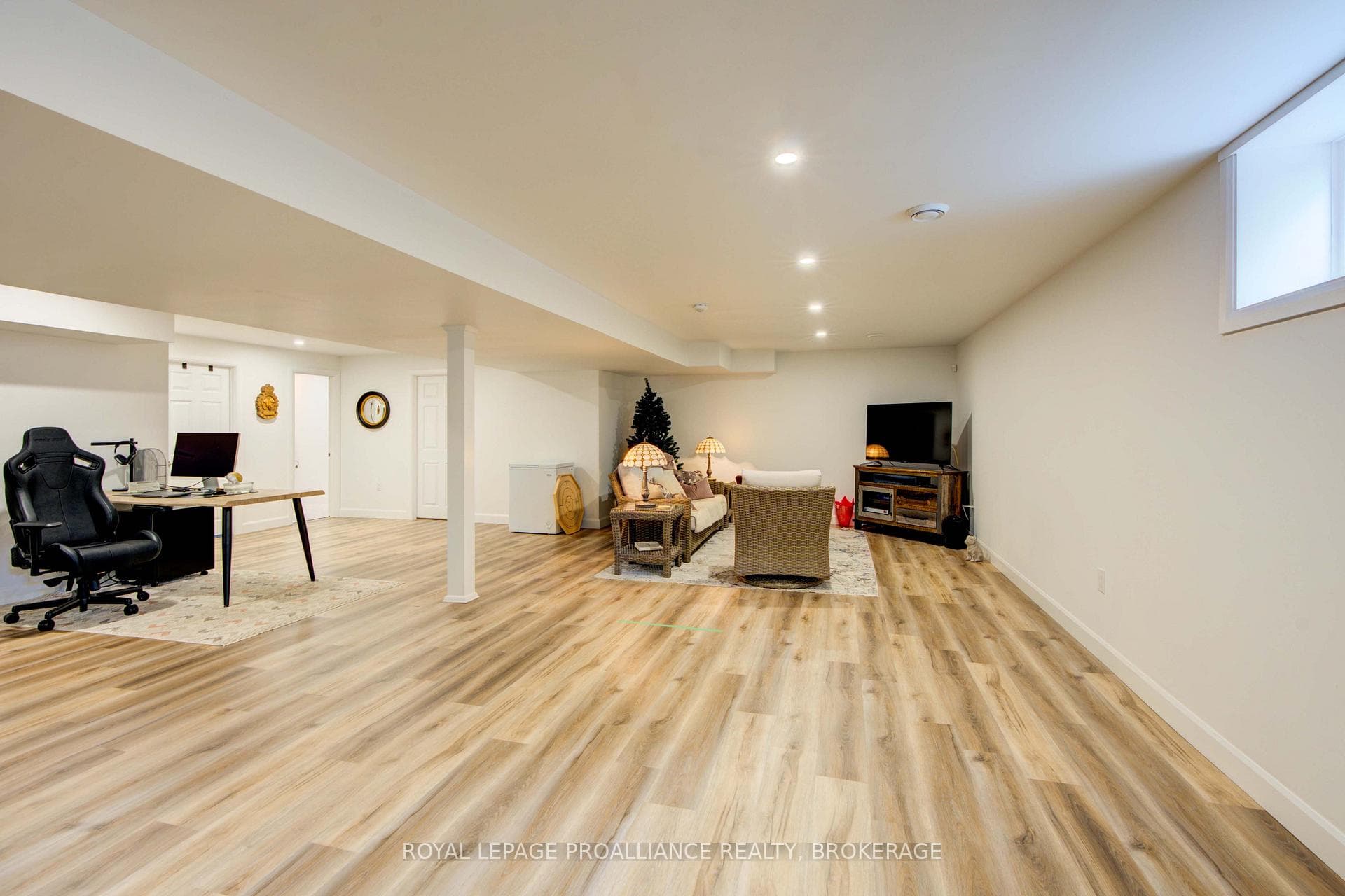 125 Maplecroft Court photo 32