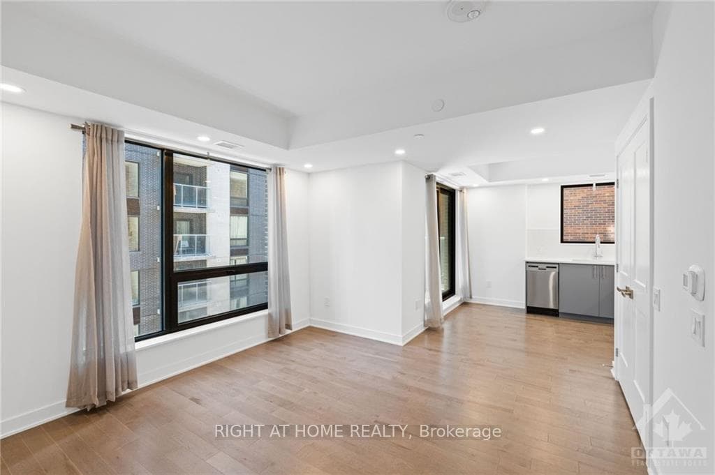 340 QUEEN Street Unit 811 photo 13