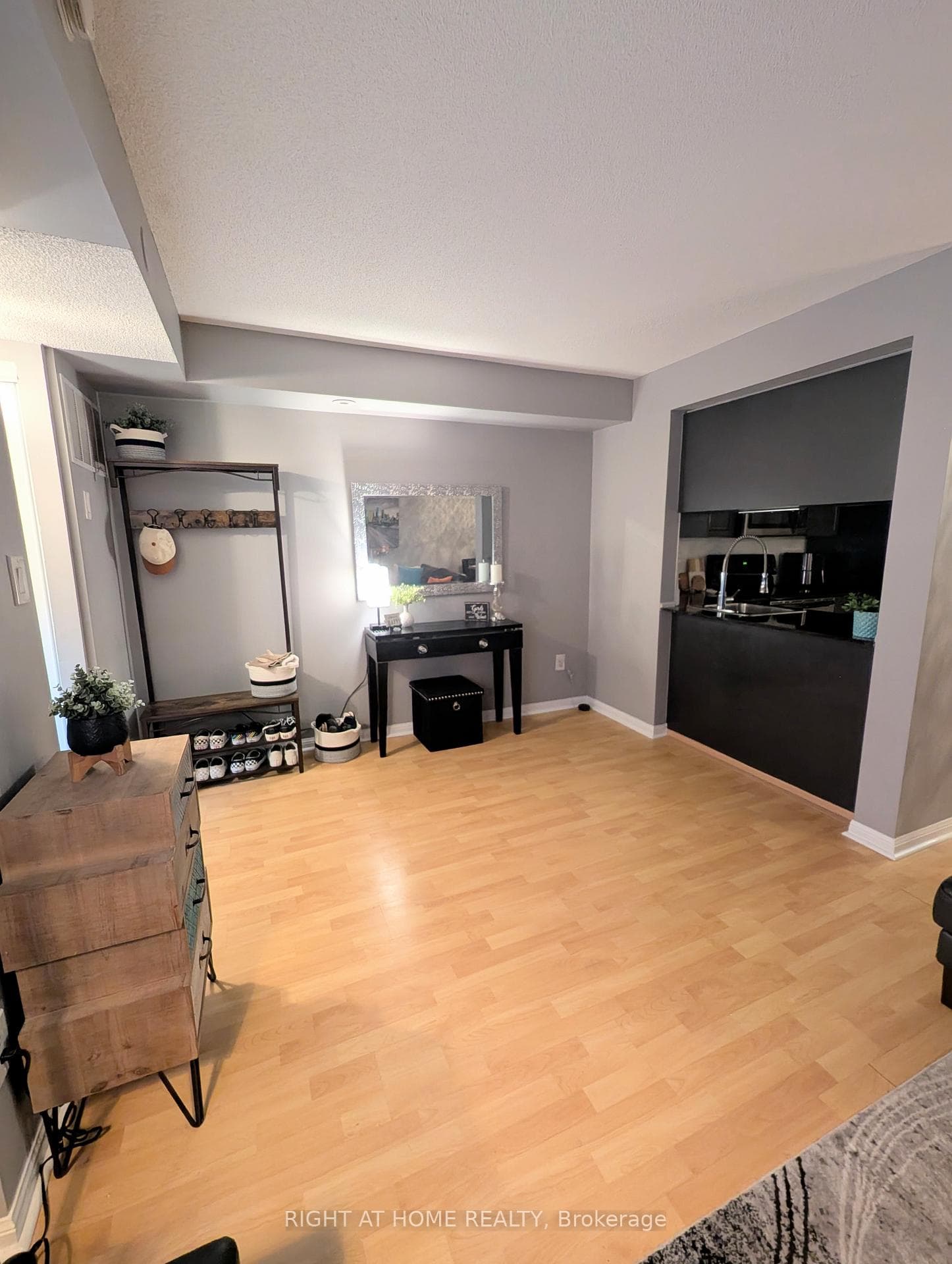 22 Laidlaw Street Unit 1208 photo 4