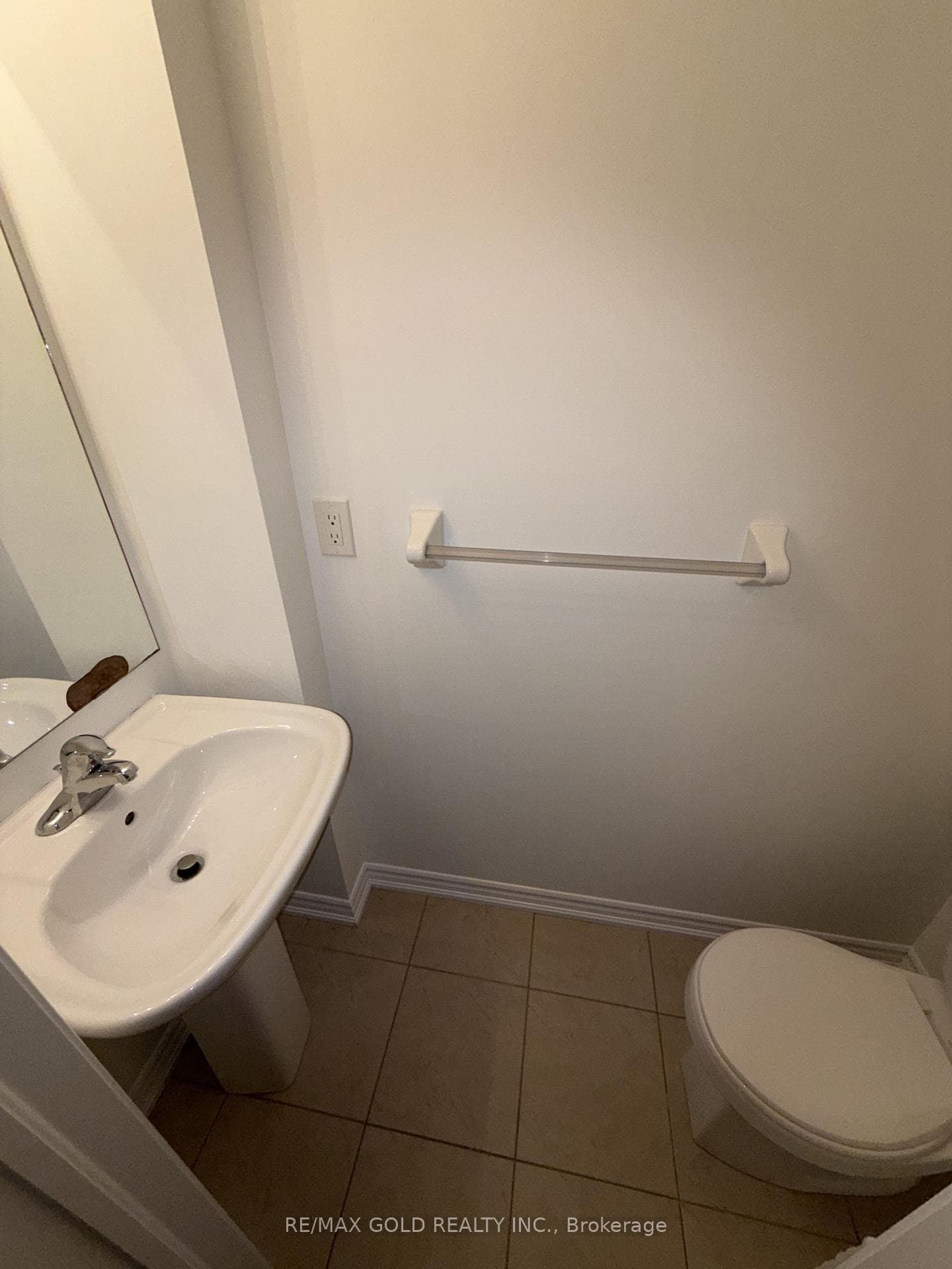 35 Shiff Crescent photo 13