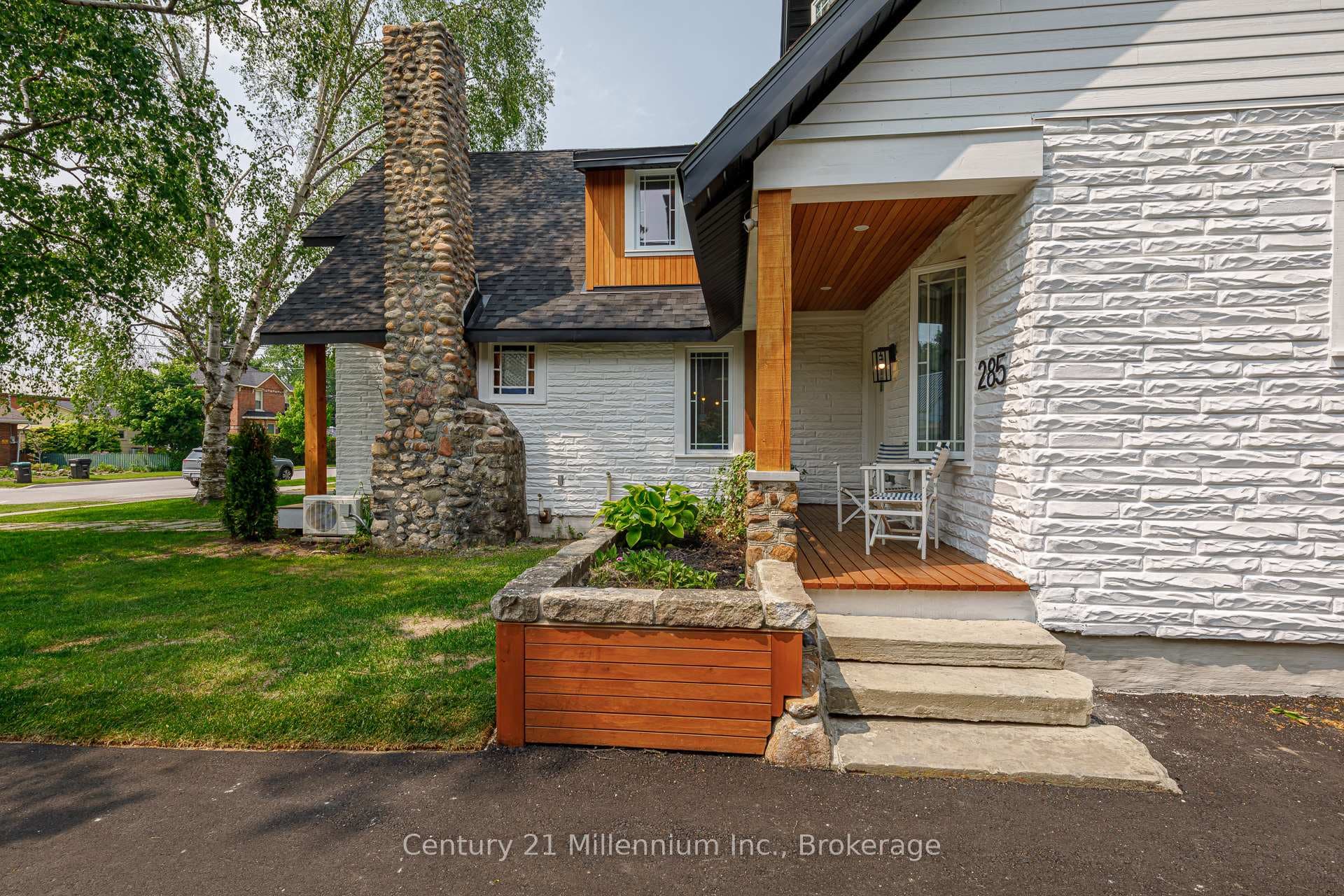 285 Maple Street photo 2